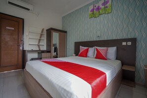 Standard Double Room | Desk, free WiFi, bed sheets - Hotel O Green Palm Kostel Syariah (Lubuklinggau)
