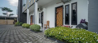 OYO 1266 Green Palm Kostel Syariah