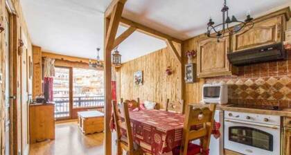 The charm of an alpine chalet, an ideal location for sport and shopping