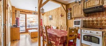 The charm of an alpine chalet, an ideal location for sport and shopping