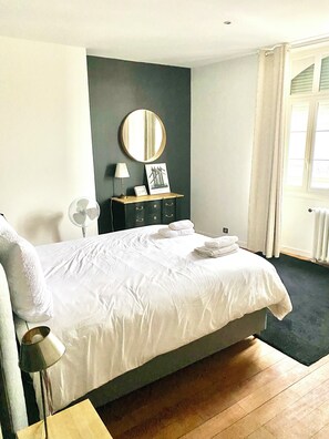 4 bedrooms, desk, iron/ironing board, free WiFi