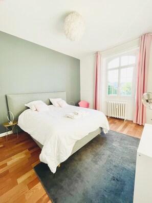 4 chambres, bureau, fer et planche Ă repasser, Wi-Fi gratuit