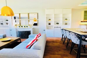 Dining - Luxurious apartment 150m2 private garden 3 bedrooms, center historic Cathedral (Reims)
