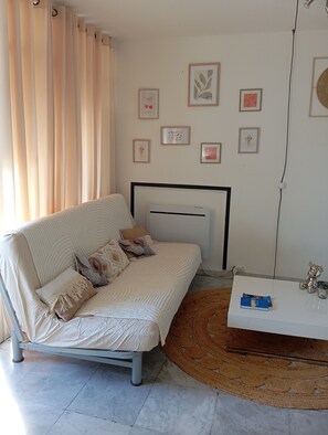 Interior - Studio 26m2 proche de la mer (saint-aygulf)