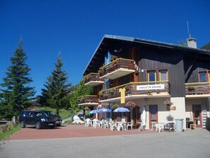Exterior - RENT APARTMENT AT MONT BLANC MOUNTAIN, sleeps 13, facing south (Villard-Sur-Doron)