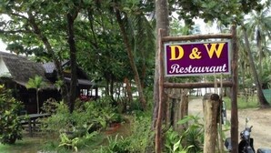 Property grounds - D&W Beach Haven Bungalows (Chaung Thar)