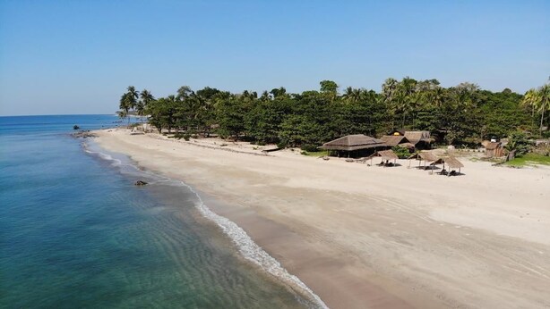 Beach - D&W Beach Haven Bungalows (Chaung Thar)