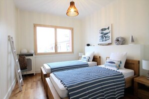 3 habitaciones, tabla de planchar con plancha, wifi y ropa de cama 