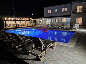 Piscine extérieure, piscine chauffée