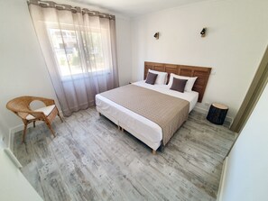 7 chambres, chambres insonorisées, fer et planche à repasser