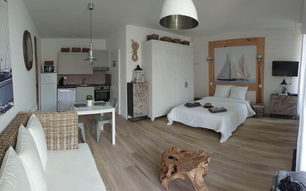 1 bedroom, iron/ironing board, WiFi, bed sheets - Our islands: 50th parallel - 200m from the beach (Saint-Jean-de-Monts)