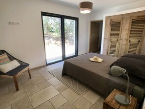 3 bedrooms, iron/ironing board, travel crib, free WiFi