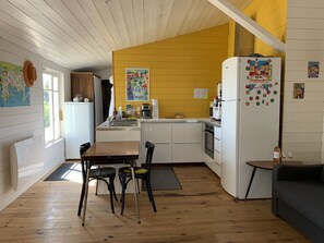 Køleskab, mikrobølgeovn, ovn, kogeplade