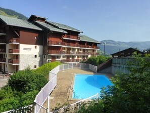 Pool - Cozy Mountain Apartment - Sleeps 4, South-Facing, Central Location, Close to Ski Lifts, Pool Access (Arêches-Beaufort)