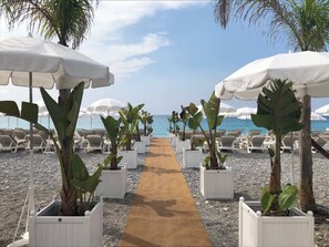 منطقة خارجية لإقامة الولائم والاحتفالات