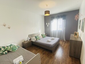 4 bedrooms, desk, iron/ironing board, WiFi
