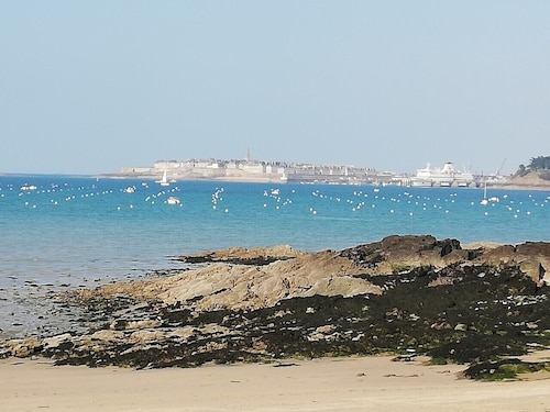 très joli studio DINARD / LA RICHARDAIS à 5 mn de la plage