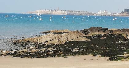 trĂšs joli studio DINARD / LA RICHARDAIS Ă 5 mn de la plage