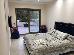 3 chambres, fer et planche à repasser, Wi-Fi, draps fournis