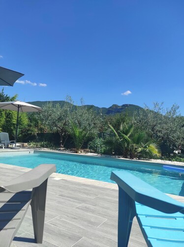  Maison avec piscine et jardin privée