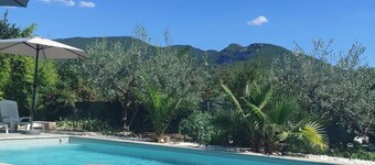 House with private pool and garden