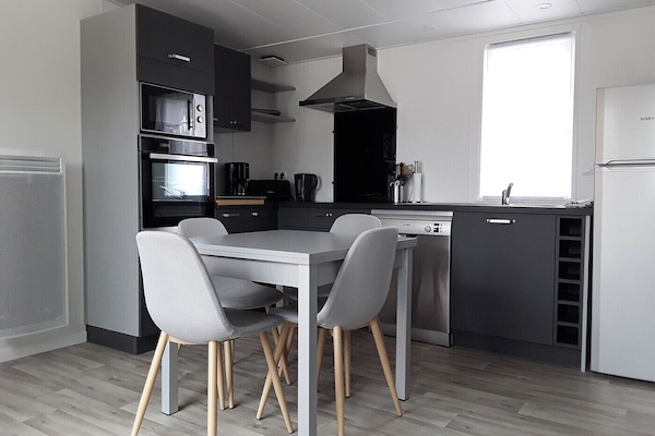 Wasserkocher mit Kaffee-/Teezubehör, Kühlschrank, Mikrowelle, Ofen