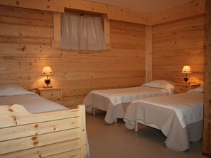4 bedrooms, WiFi, bed sheets