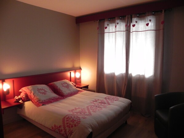 Bügeleisen/Bügelbrett, kostenloses WLAN, Bettwäsche