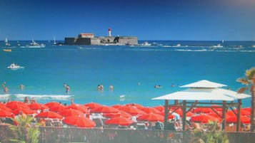 En la playa, toallas de playa
