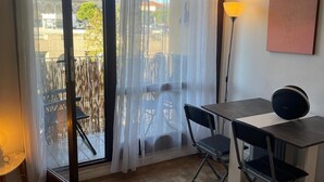 Interior - Amayah -Facing the Marseilles train station (Marseille)