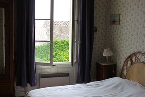 7 bedrooms, iron/ironing board, free WiFi, bed sheets