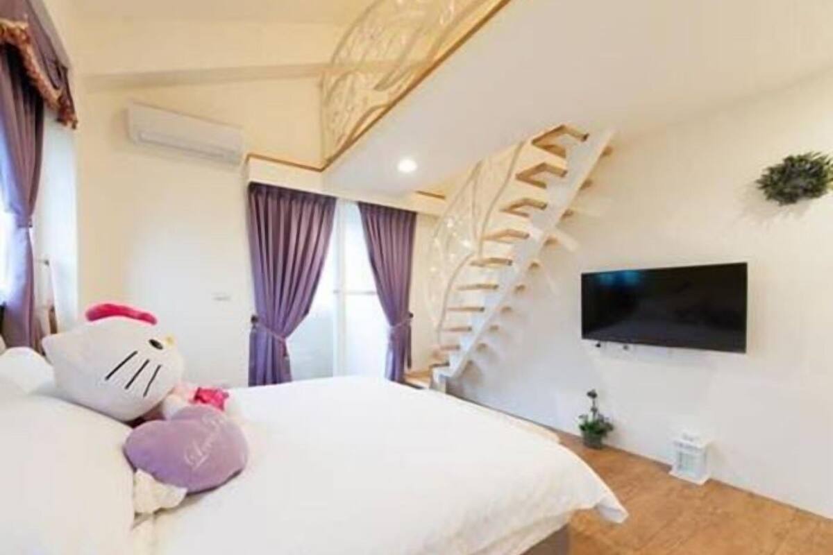 Standard Quadruple Room | Individually decorated, desk, blackout drapes, free WiFi