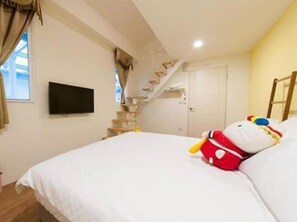 Standard Quadruple Room | Bathroom | Slippers, towels