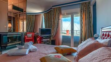 Luxury Villa | Bathroom | Free toiletries, hair dryer, bathrobes, slippers