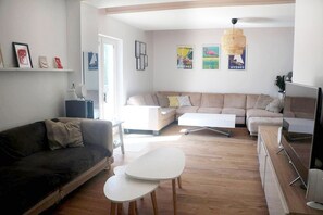 Télévision, chaîne hi-fi