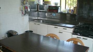 Tavanomainen huone (Japanese Style, For 6 Guests) | Yksityinen keittonurkkaus | Kahvin-/teenkeitin