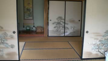 传统客房 (Japanese Style, For 6 Guests) | 2 多间卧室、免费 WiFi、床单