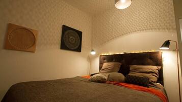 2 bedrooms, iron/ironing board, WiFi