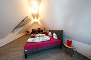 4 habitaciones, escritorio, tabla de planchar con plancha y wifi 