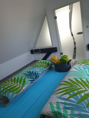 4 bedrooms, desk, iron/ironing board, WiFi