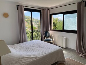 5 chambres, fer et planche à repasser, Wi-Fi, draps fournis