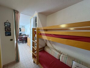 TV - COQUET STUDIO 4 PERS RESIDENCE 1ERE LIGNE MER AVEC PISCINE (Sète)