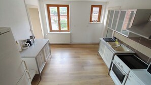 Refrigerador, microondas, horno y lavavajillas 