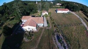An aerial view of a rural property with two main buildings, surrounded by fields and trees. - Meublé de tourisme ** "chezphoenixette (Nieuil)