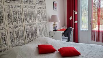 1 habitación, tabla de planchar con plancha, wifi gratis y ropa de cama