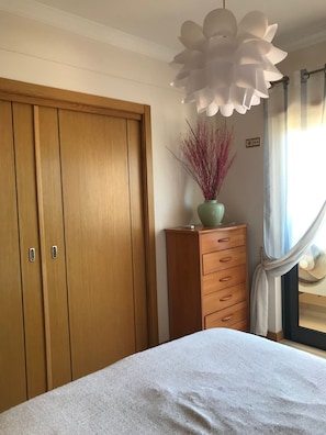 1 bedroom, iron/ironing board, travel cot, free WiFi