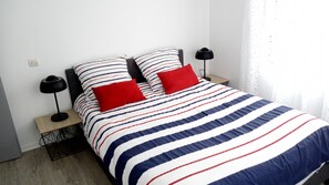 1 slaapkamer, een strijkplank/strijkijzer, wifi, beddengoed