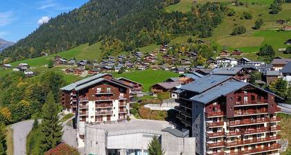 Appartement rĂ©novĂ© au cĆur d'ArĂȘches-Beaufort, proche pistes, balcon plein sud, piscine, pour 4 pers.