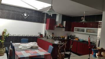 Refrigerador, microondas, horno y licuadora