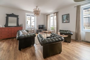 TV - Grande Maison design, centre ville, terrasse (Vichy)